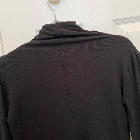 VINCE LONG SLEEVED, MOCK NECK, RIBBED BLACK SHIRT - Picture 5 of 5